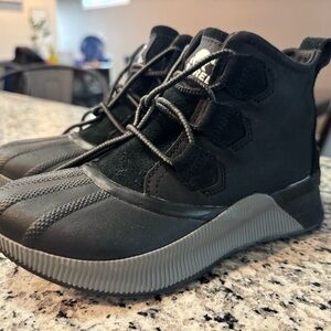 Sorel Black and Gray High-Top Boots